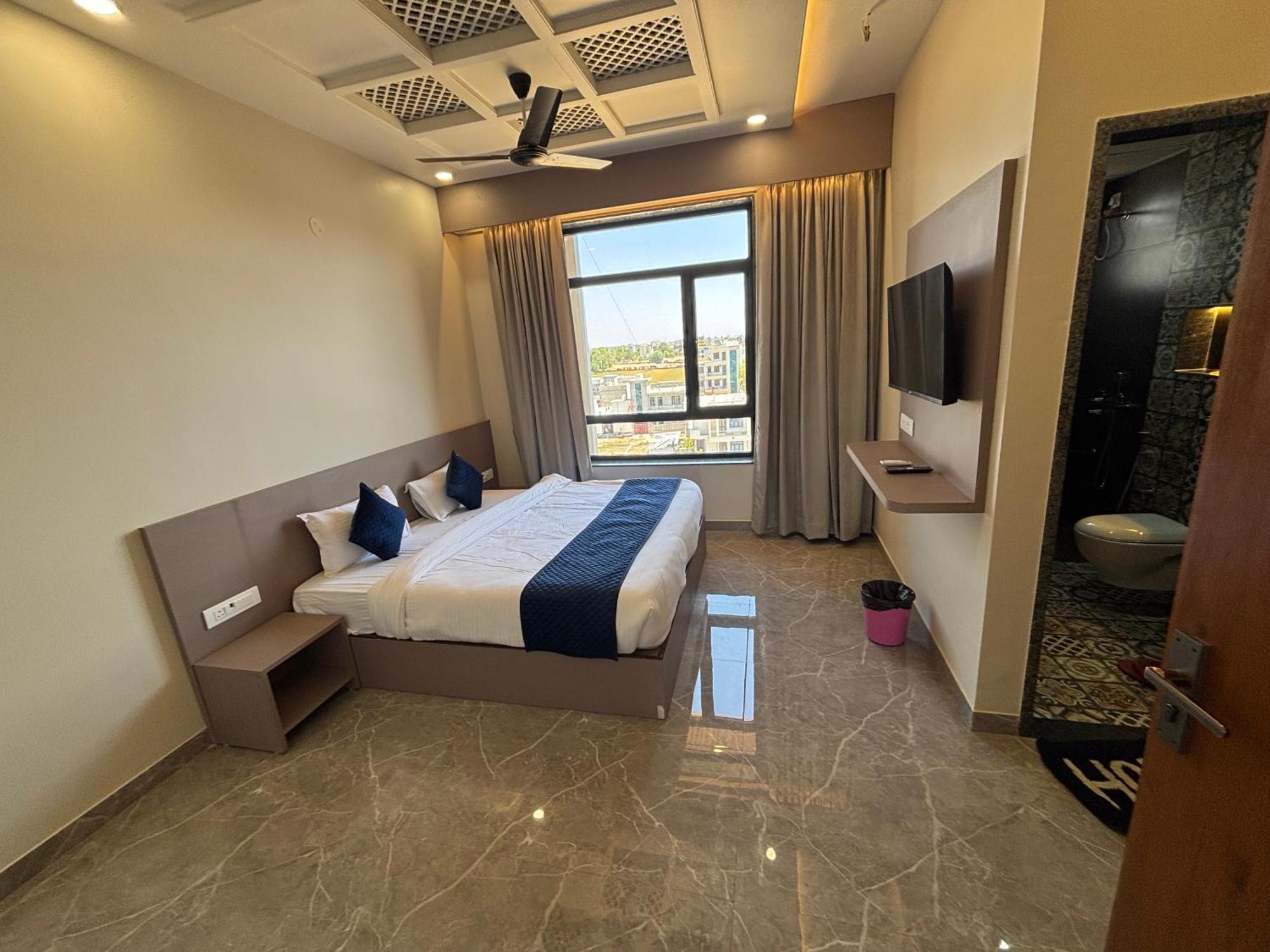 Hotel Sisodiya Palace Khātu Esterno foto