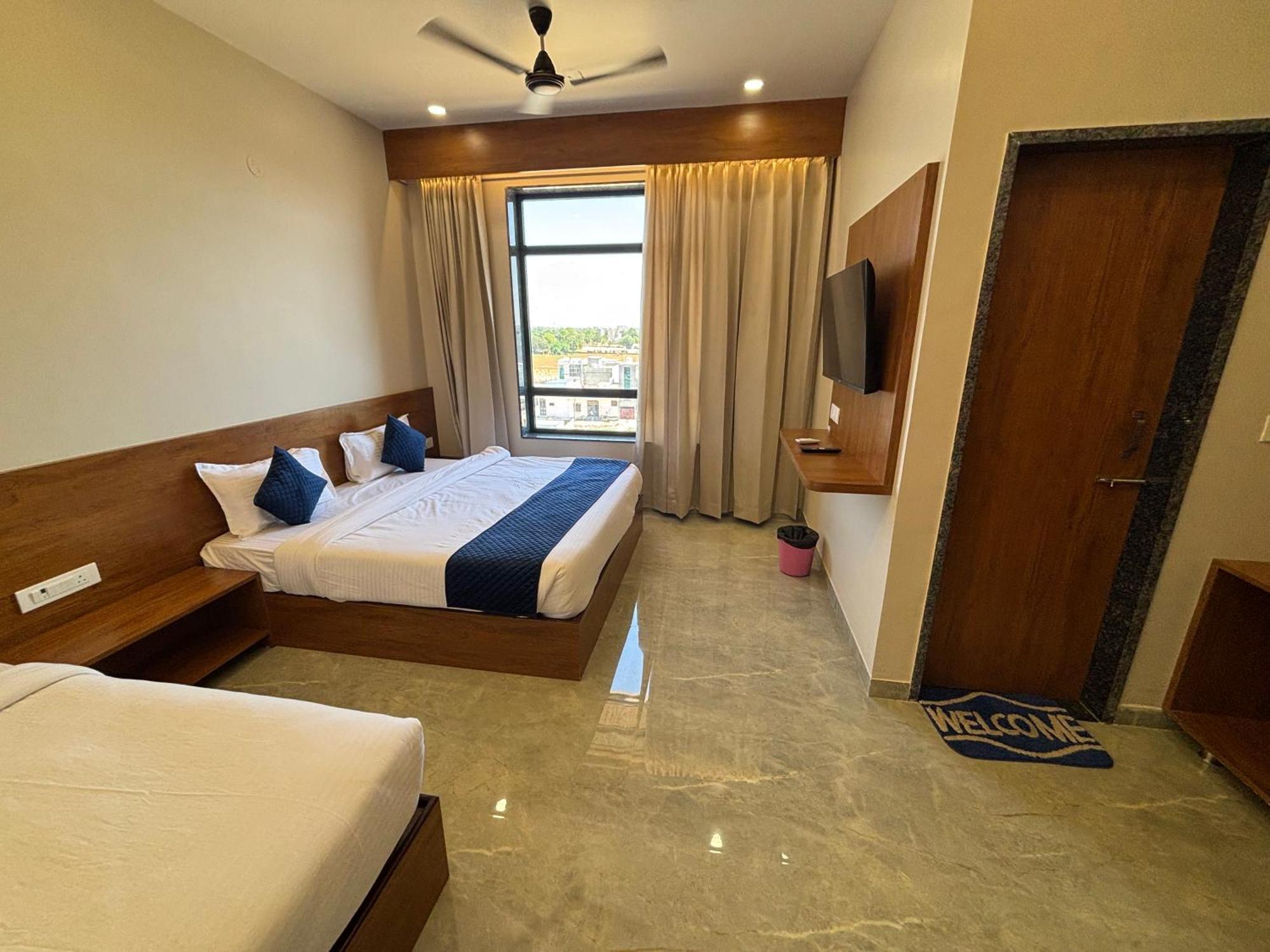 Hotel Sisodiya Palace Khātu Esterno foto