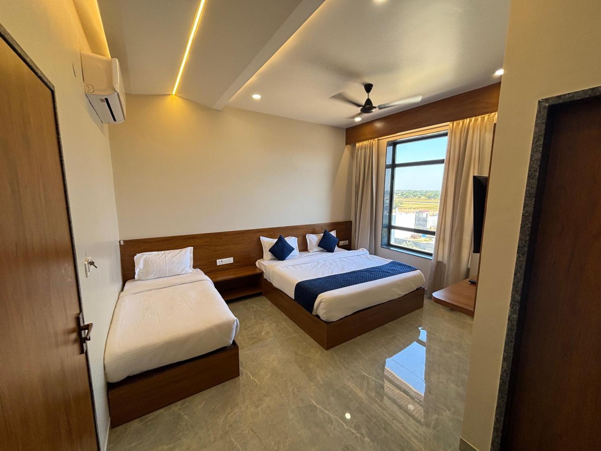 Hotel Sisodiya Palace Khātu Esterno foto