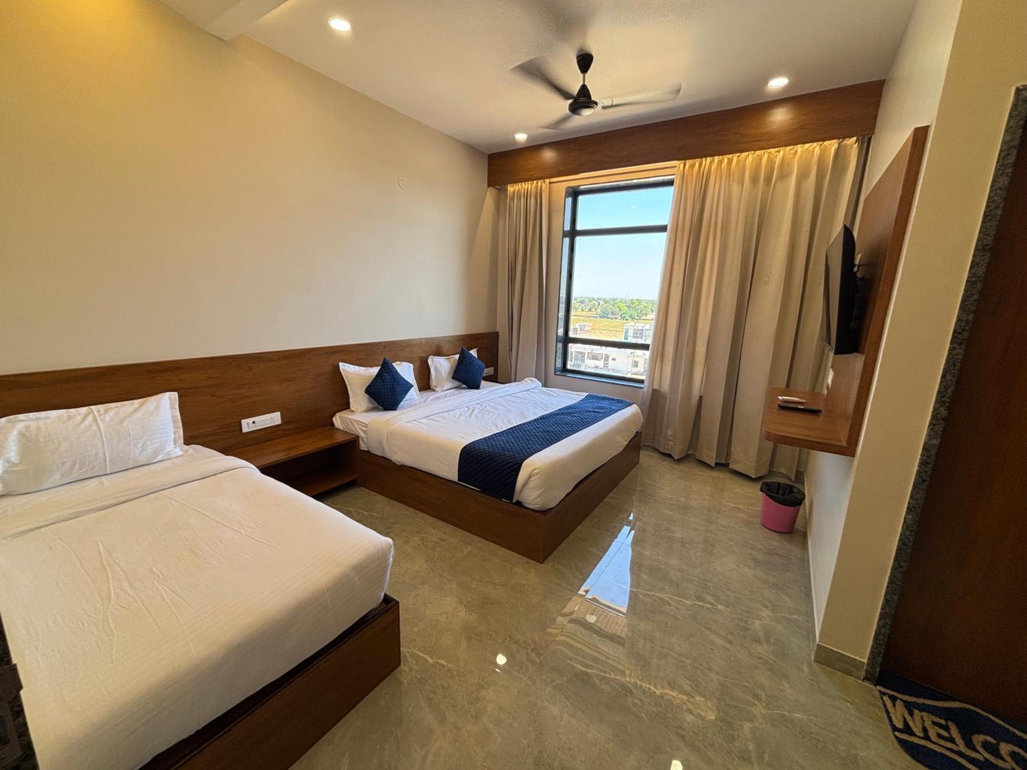 Hotel Sisodiya Palace Khātu Esterno foto